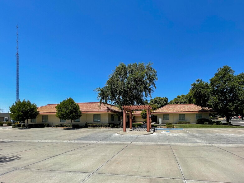1120 W I St, Los Banos, CA à vendre - Photo principale – Image 2 sur 11