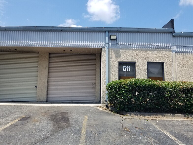 9244 E Hampton Dr, Capitol Heights, MD à louer - Photo de l’immeuble – Image 2 sur 11