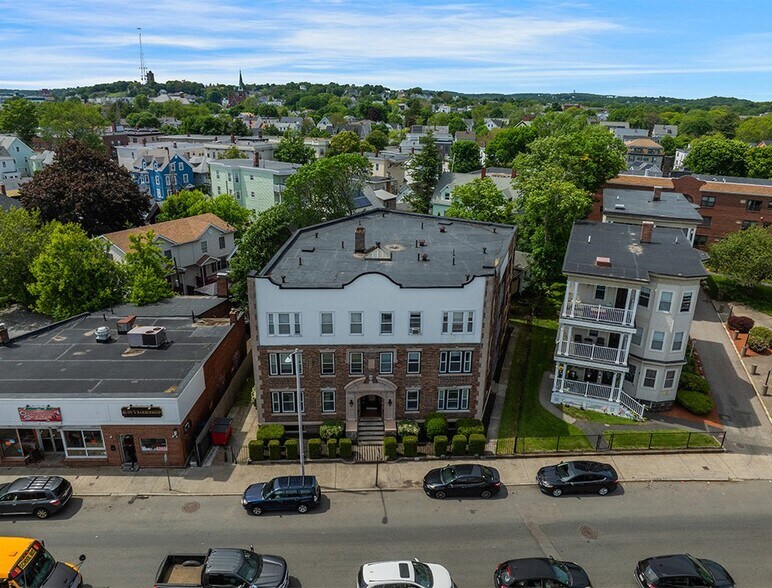 203 Lewis St, Lynn, MA à vendre - Photo de l’immeuble – Image 2 sur 17
