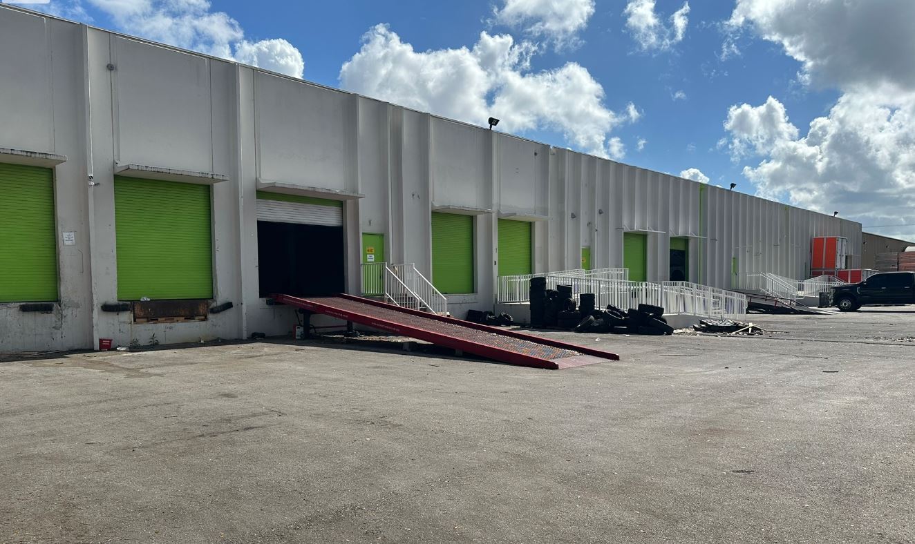 1601 N Powerline Rd, Pompano Beach, FL à louer Photo de l’immeuble– Image 1 sur 3
