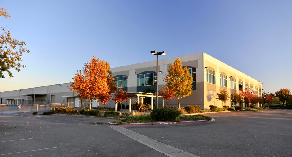 11311 White Rock Rd, Rancho Cordova, CA à louer - Photo de l’immeuble – Image 2 sur 6