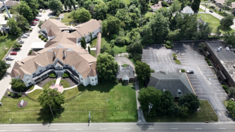 9056 Montgomery Rd, Cincinnati, OH à vendre - Photo principale – Image 1 sur 8