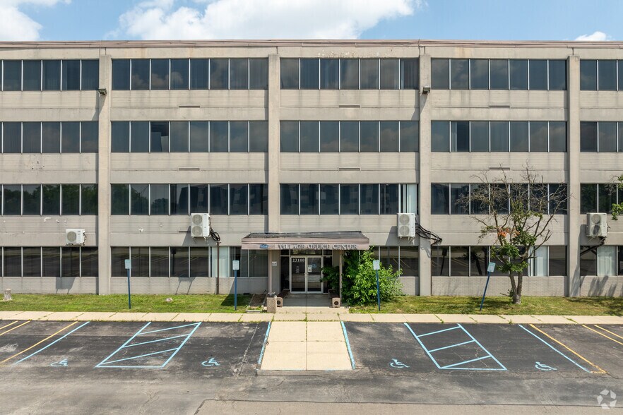 23100 Providence Dr, Southfield, MI à vendre - Photo de l’immeuble – Image 3 sur 10