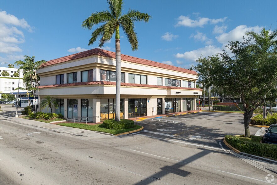 701-721 SE 17th St, Fort Lauderdale, FL à louer - Photo principale – Image 1 sur 5
