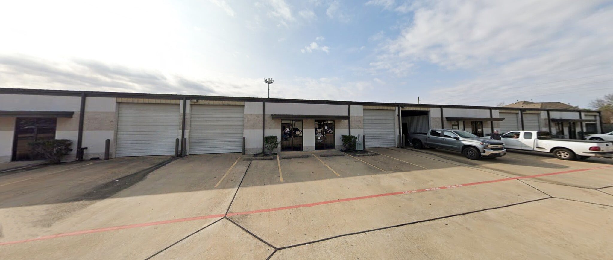 8525 Jackrabbit Rd, Houston, TX à louer Photo de l’immeuble– Image 1 sur 2