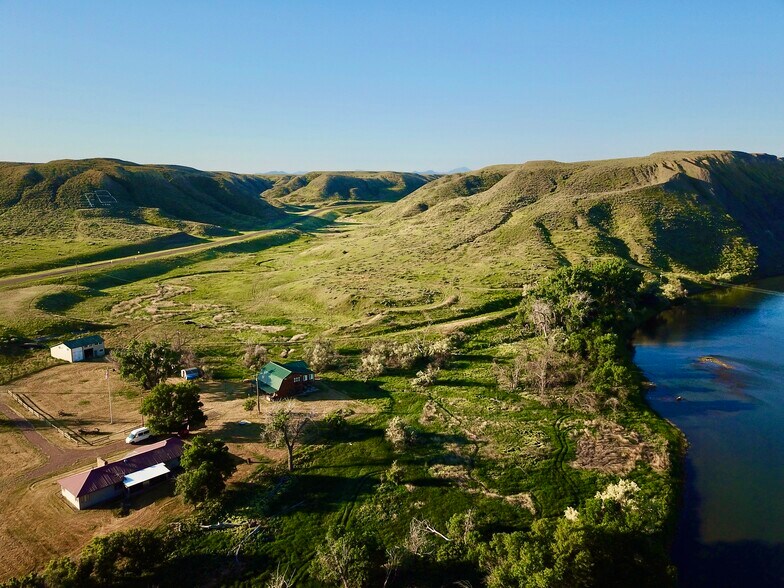 2520 MT Highway 80, Fort Benton, MT à vendre - Photo de l’immeuble – Image 2 sur 16