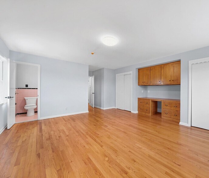 355 Hicksville Rd, Bethpage, NY à vendre - Photo intérieure – Image 3 sur 13