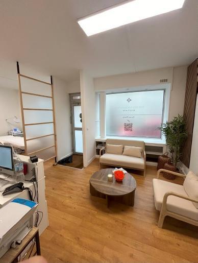 Immeuble residentiel dans Paris à vendre - Photo intérieure – Image 3 sur 4