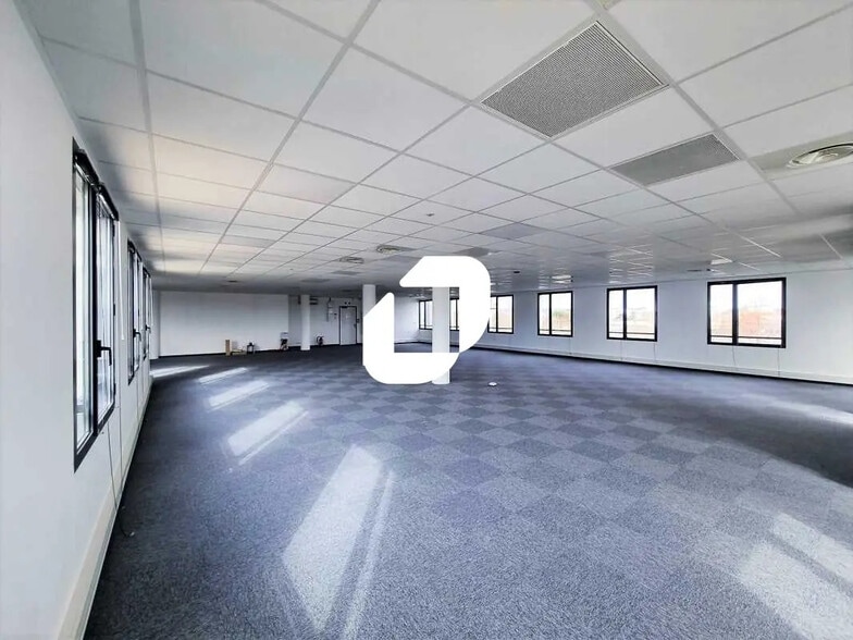 Bureau dans Villefranche-sur-Saône à louer - Photo de l’immeuble – Image 1 sur 14