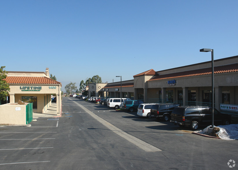 1380-1400 W 6th St, Corona, CA à louer - Photo principale – Image 1 sur 3