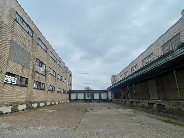 658 Bailey Ave, Buffalo, NY à vendre - Photo de l’immeuble – Image 3 sur 5