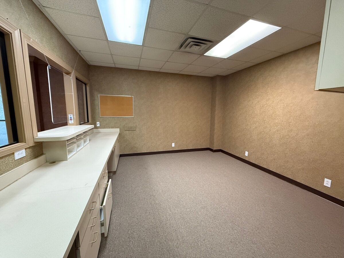 1001-1045 N Highland Ave, Murfreesboro, TN 37130 - Lot 1045 - - Photo intérieure - Image 1 of 7