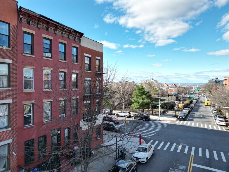 Park Slope Portfolio portefeuille de 10 biens à vendre sur LoopNet.fr - Photo de l’immeuble – Image 1 sur 7