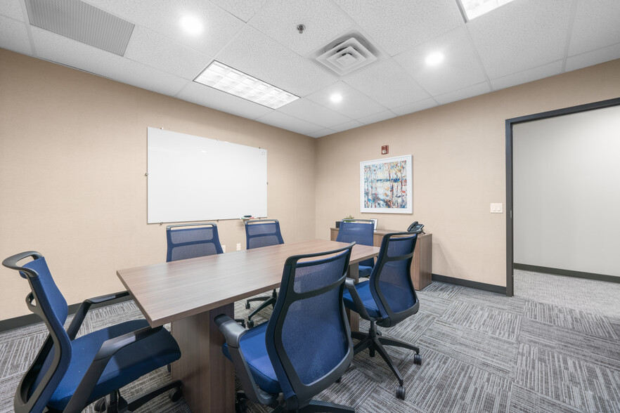 1275 Glenlivet Dr, Allentown, PA à louer - Photo de l’immeuble – Image 2 sur 15