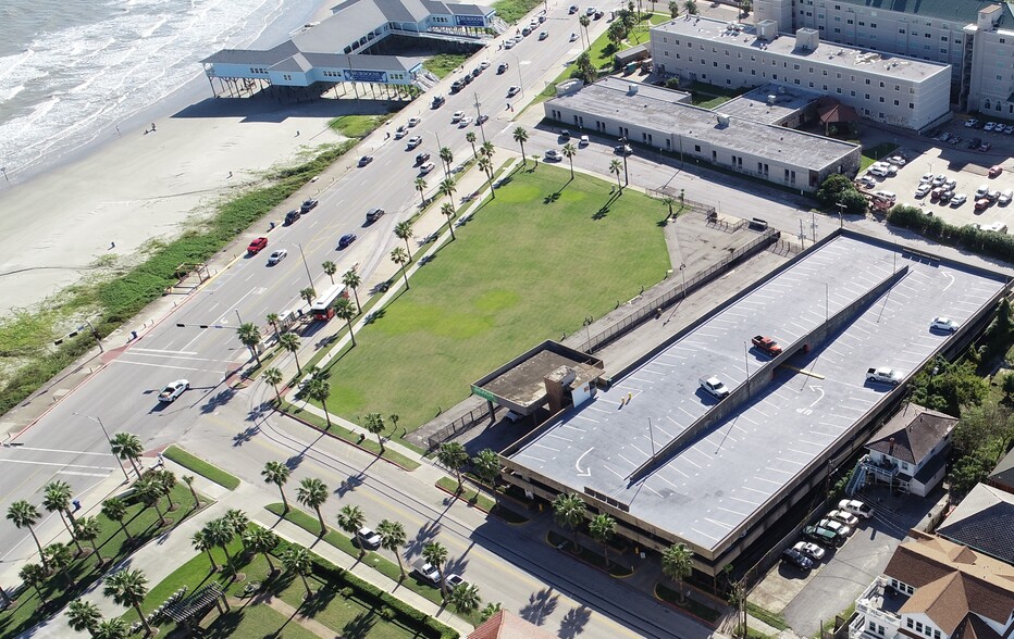 2102 Seawall Blvd, Galveston, TX à vendre - Aérien – Image 1 sur 13