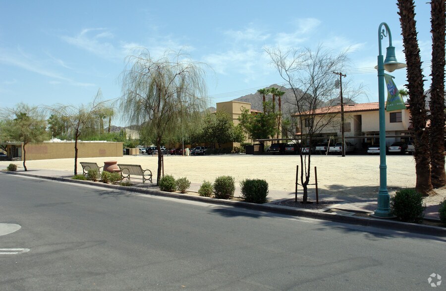 Avenida La Fonda @ Avenida Bermudas, La Quinta, CA à vendre - Photo principale – Image 1 sur 4