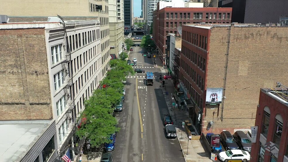 9-15 W Hubbard St, Chicago, IL à louer - Vidéo sur l’annonce professionnelle – Image 2 sur 13