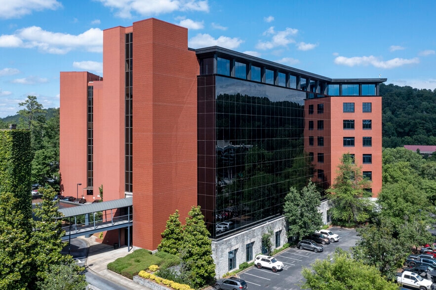 800 Shades Creek Pkwy, Birmingham, AL à louer - Photo de l’immeuble – Image 3 sur 5