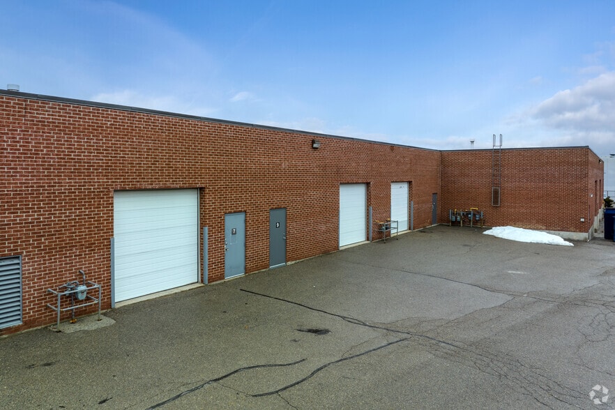 25 Valleywood Dr, Markham, ON à louer - Photo de l’immeuble – Image 3 sur 4