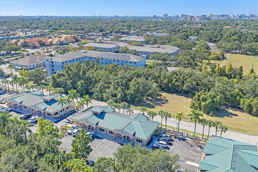 306 N Rhodes Ave, Sarasota, FL à vendre - Photo de l’immeuble – Image 2 sur 15