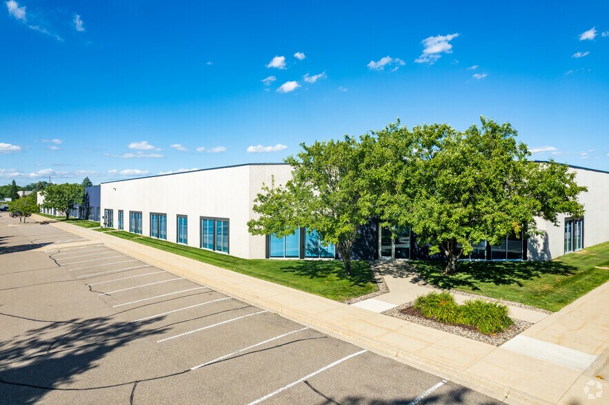 1060 Lone Oak Rd, Eagan, MN à louer - Photo de l’immeuble – Image 2 sur 9