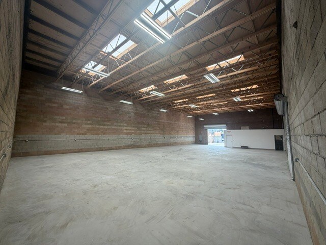 656 Arroyo St, San Fernando, CA à louer - Photo de l’immeuble – Image 3 sur 7