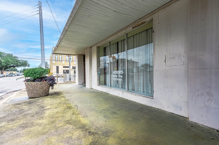 101 E Monseratte St, El Campo, TX à vendre - Photo de l’immeuble – Image 3 sur 39