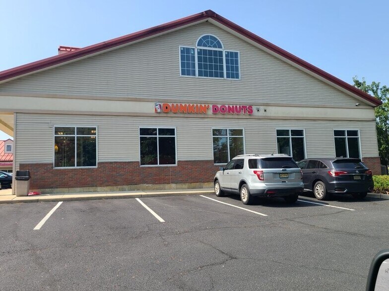 843 State Route 33, Freehold, NJ à louer - Photo de l’immeuble – Image 3 sur 8