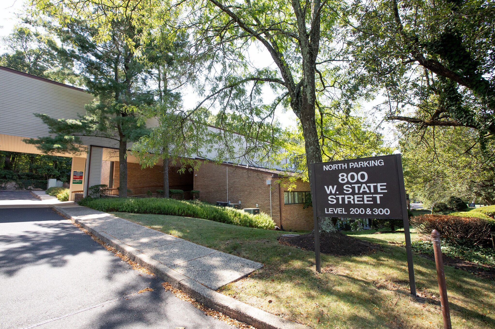 800 W State St, Doylestown, PA à louer Photo de l’immeuble– Image 1 sur 15