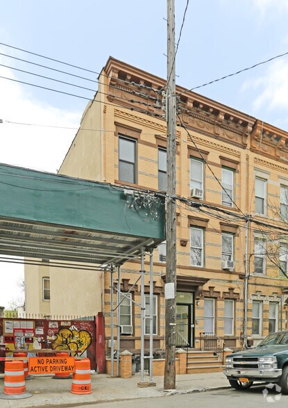 Bushwick/Ridgewood Multifamily Portfolio portefeuille de 14 biens à vendre sur LoopNet.fr - Photo principale – Image 2 sur 13
