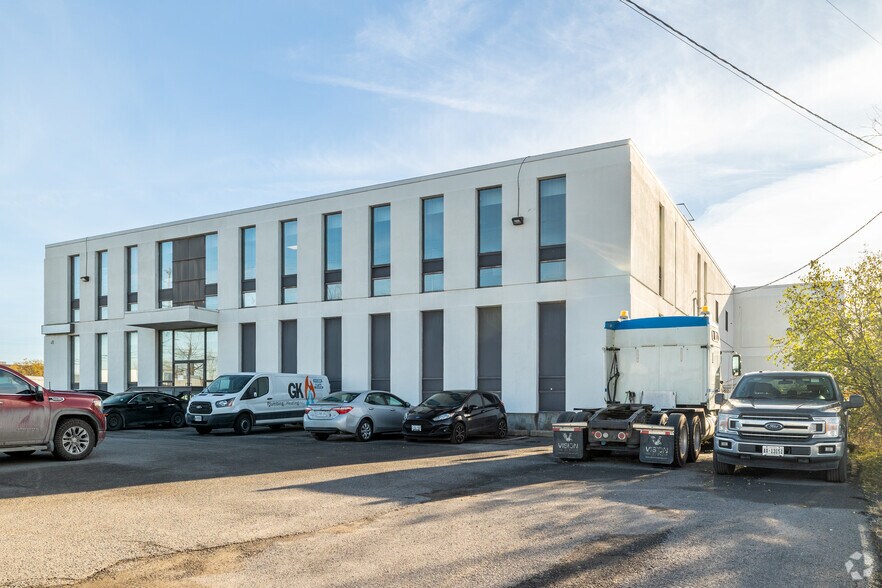 888 Belfast Rd, Ottawa, ON à vendre - Photo de l’immeuble – Image 2 sur 6
