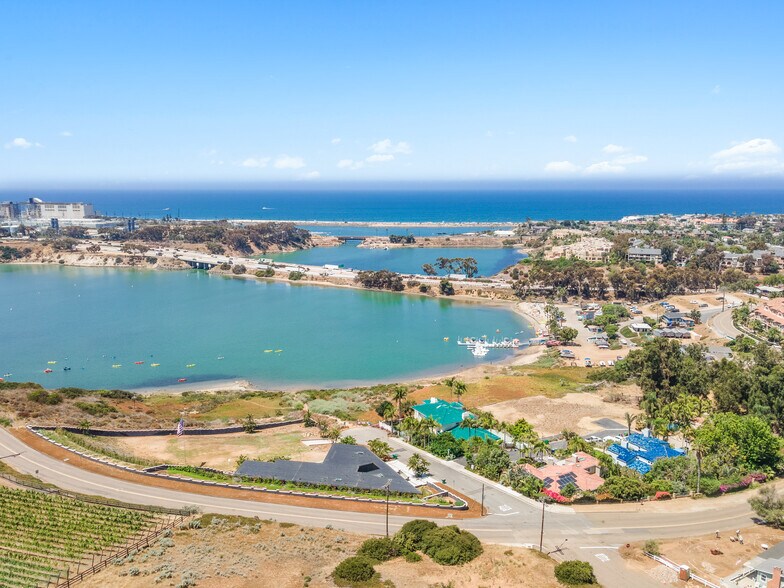 Adams Street, Carlsbad, CA à vendre - Photo de l’immeuble – Image 3 sur 6