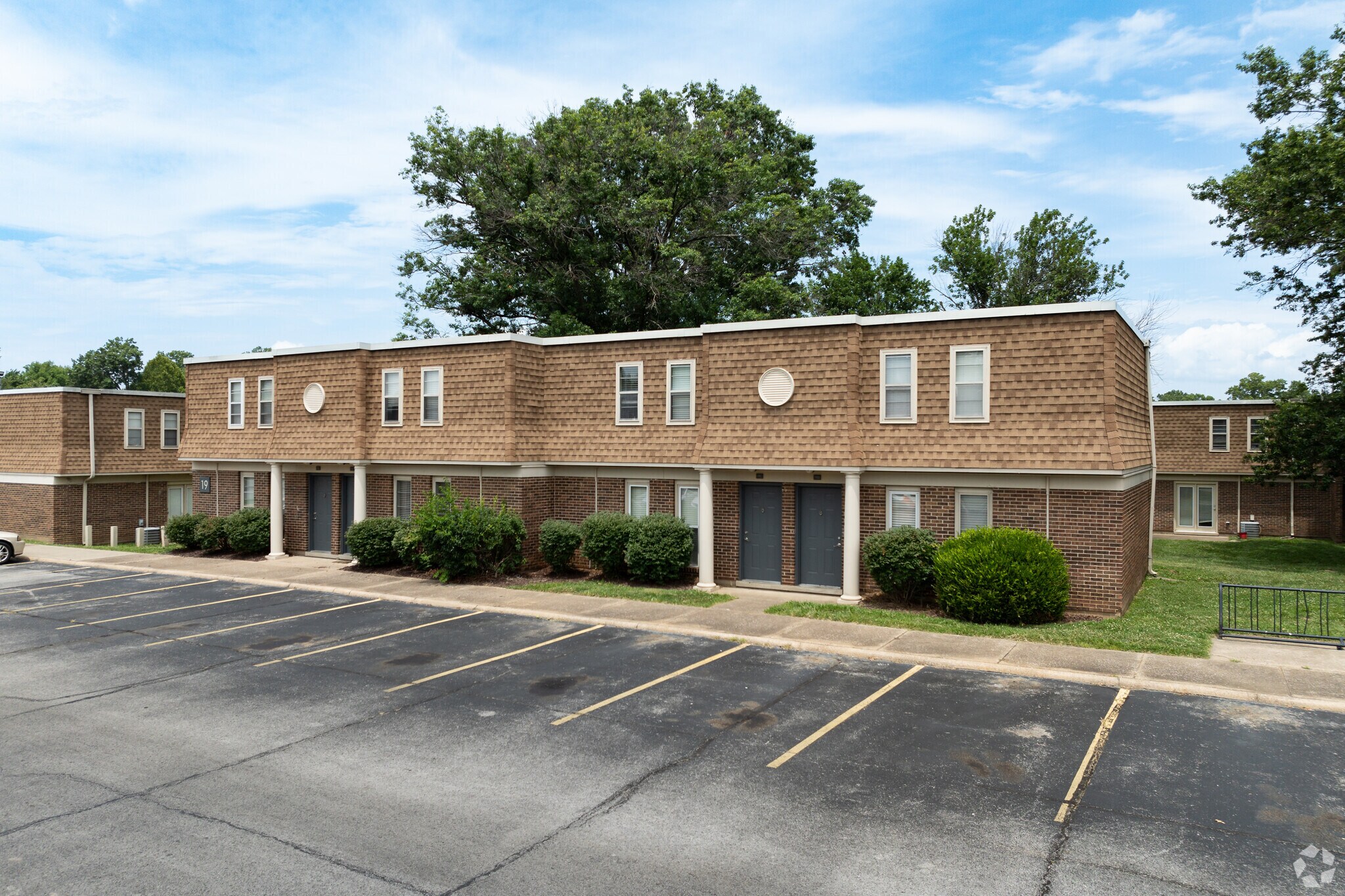 800 E Grand Ave, Carbondale, IL à vendre Photo de l’immeuble– Image 1 sur 36