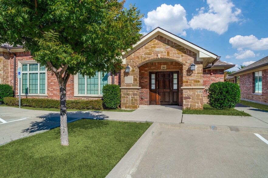 425 Old Newman Rd, Frisco, TX à louer - Photo principale – Image 1 sur 36