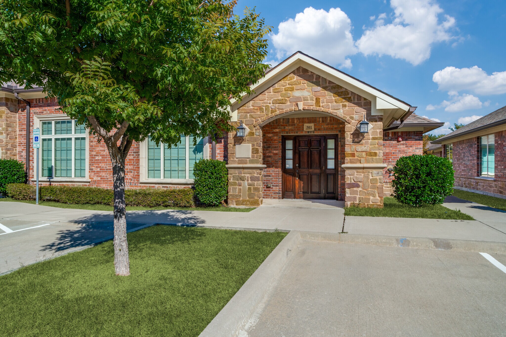 425 Old Newman Rd, Frisco, TX à louer Photo principale– Image 1 sur 37