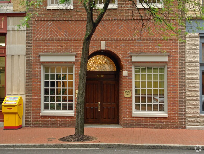 208 Capitol St, Charleston, WV à louer - Photo de l’immeuble – Image 3 sur 7