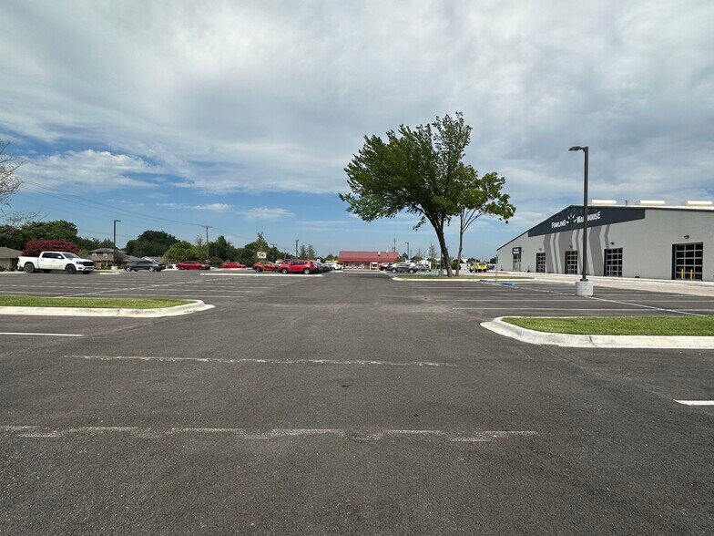 1714 14th St, Plano, TX à louer - Photo de l’immeuble – Image 3 sur 11