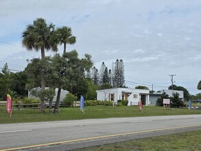 2997 N Us Highway 1, Fort Pierce, FL à louer Photo de l’immeuble– Image 1 sur 7