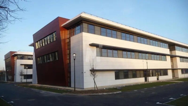 Bureau dans Bruyères-le-Châtel à louer - Photo de l’immeuble – Image 2 sur 10