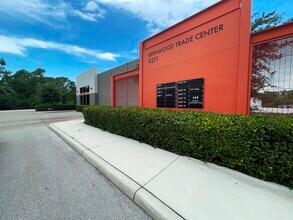 9211 Cockleshell Ct, Bonita Springs, FL à louer Photo de l’immeuble– Image 2 sur 7