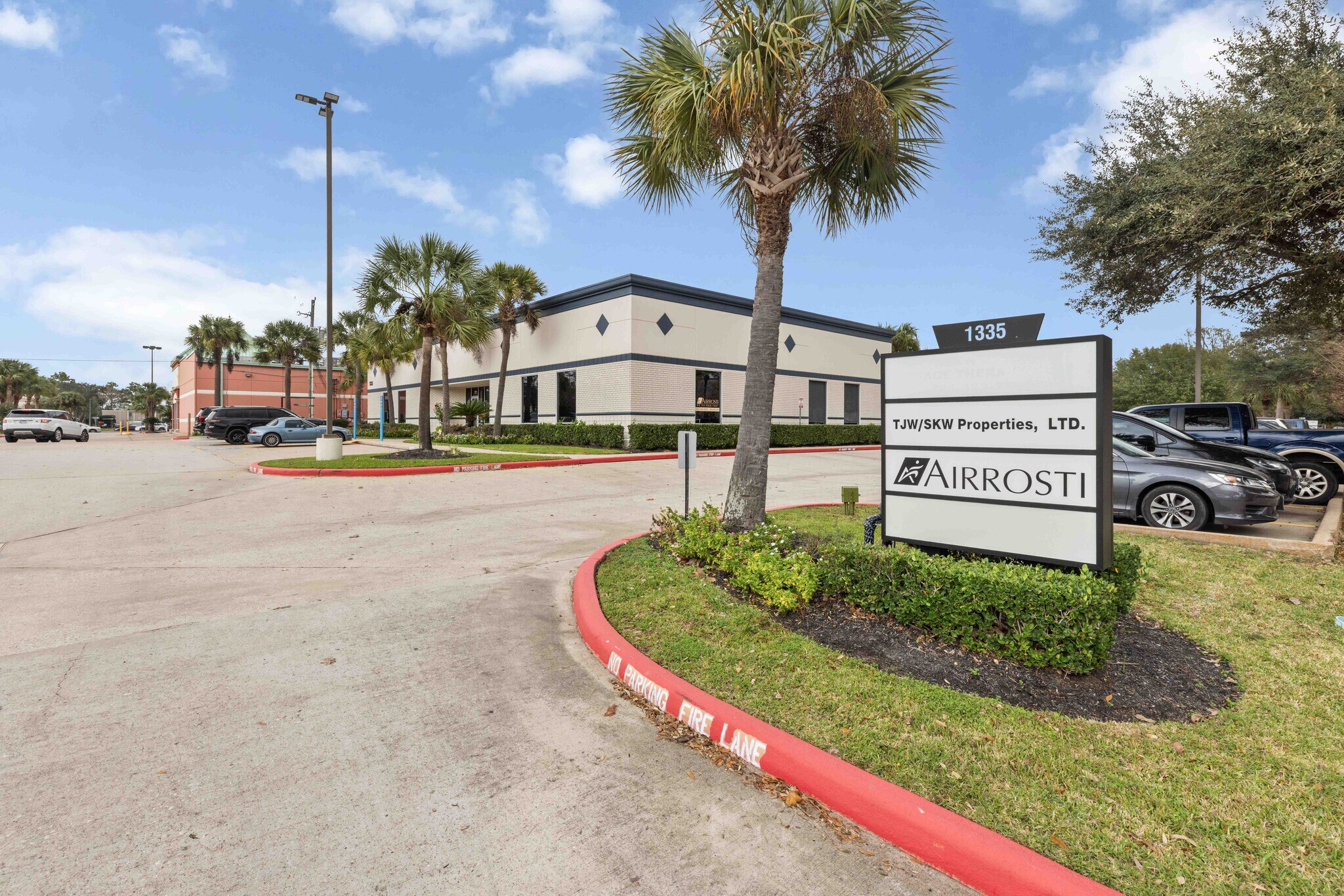 1335 Space Park Dr, Houston, TX à louer Photo principale– Image 1 sur 11