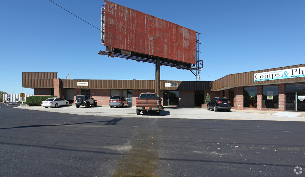 3100-3102 S 24th St, Kansas City, KS à louer - Photo principale – Image 1 sur 36