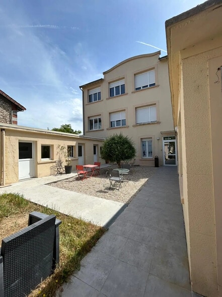 Bureau dans Melun à vendre - Photo de l’immeuble – Image 3 sur 9