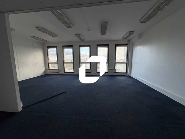 1-3 Place Charles De Gaulle, Montigny-le-Bretonneux à louer - Photo de l’immeuble – Image 3 sur 23