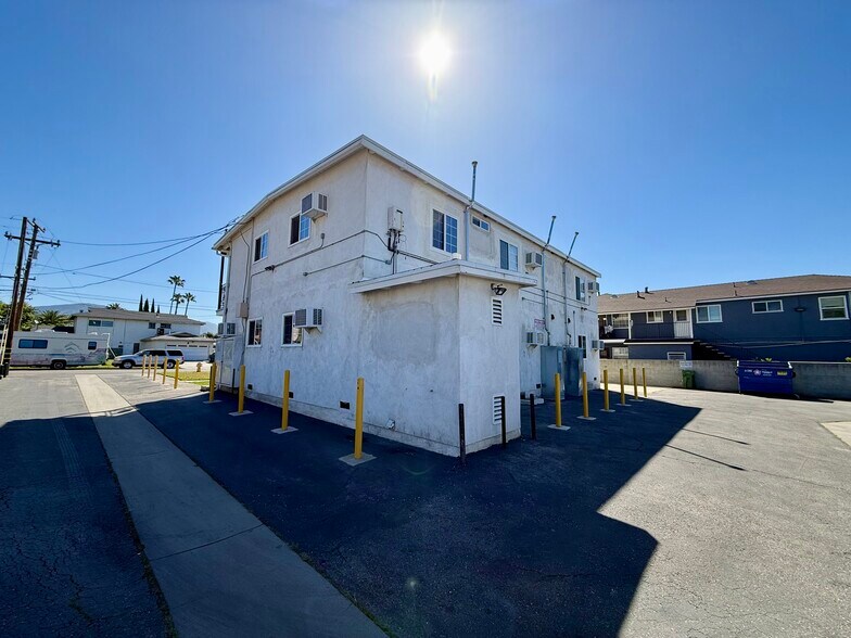 1946 2nd St, San Fernando, CA à vendre - Photo de l’immeuble – Image 2 sur 5