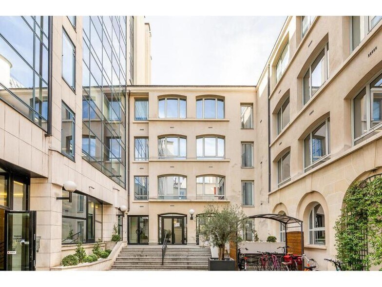 47 Bis Rue Des Vinaigriers, Paris à louer - Photo de l’immeuble – Image 1 sur 34