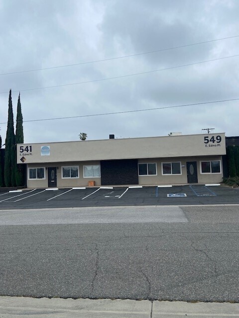 525 Edna Pl, Covina, CA à louer Photo de l’immeuble– Image 1 sur 13