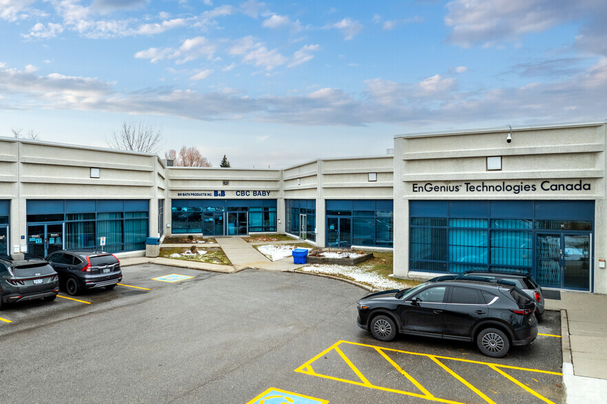 85 Citizen Ct, Markham, ON à louer - Photo de l’immeuble – Image 2 sur 2