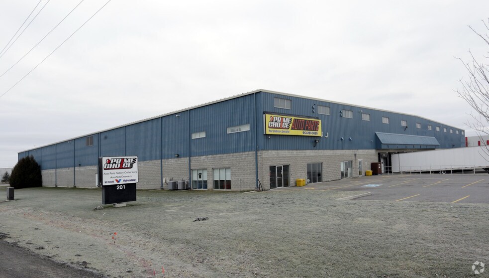 201 Iber Rd, Ottawa, ON à louer - Photo de l’immeuble – Image 3 sur 5