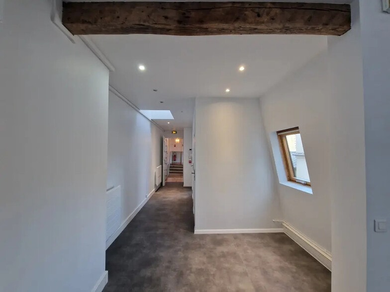 330-332 Rue Saint-Honoré, Paris à louer - Photo de l’immeuble – Image 3 sur 7